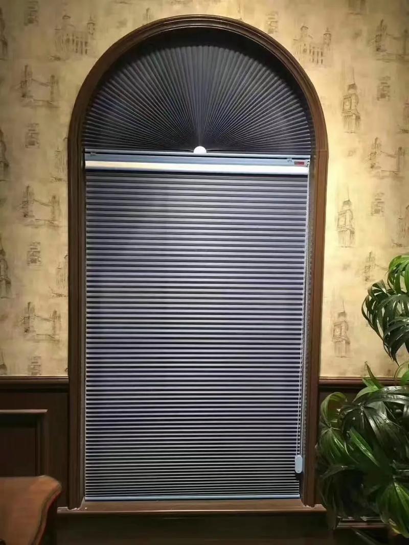 佛山奧迪爾窗飾城第四款異形窗蜂巢簾 活動(dòng)式陽光房的靈動(dòng)點(diǎn)睛之筆